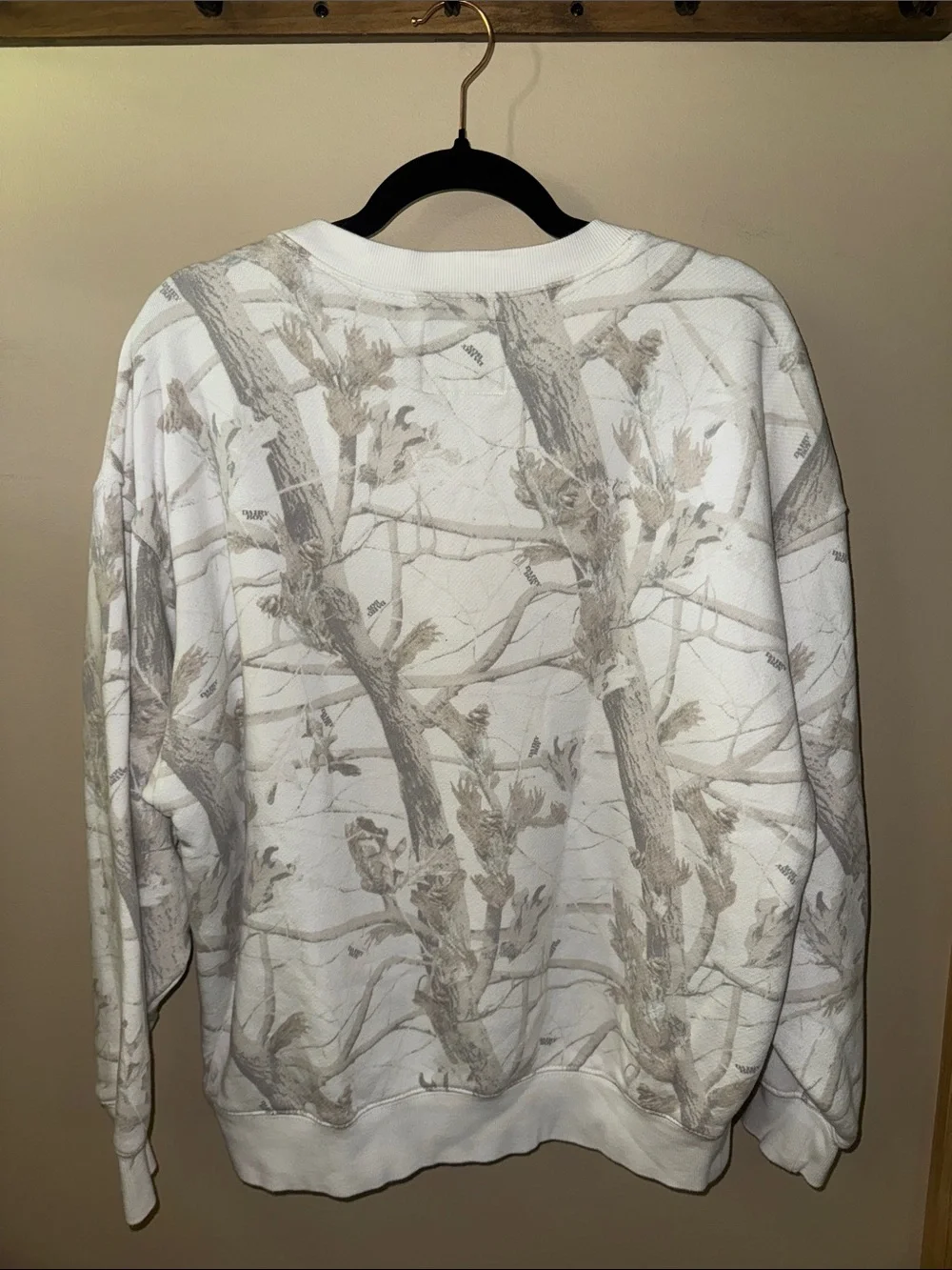 DAIRY BOY White Woodland Camo Crew, size Medium. EUC! - Picture 4 of 5